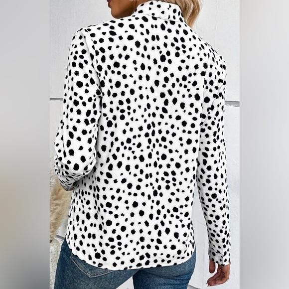 Long sleeve blouse size xs black and white necktie. - Picture 4 of 8